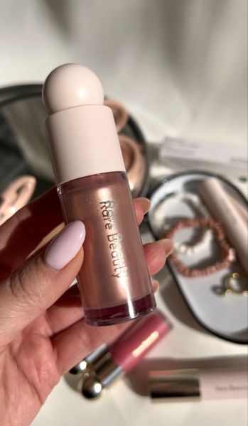Rare Beauty Positive Light Liquid Luminizer – Mesmerize