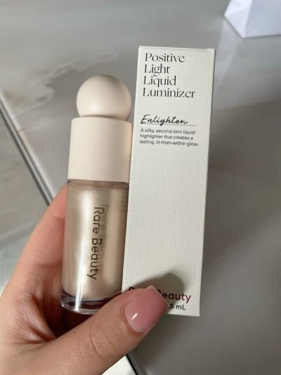 Rare Beauty Liquid Luminizer – Enlighten