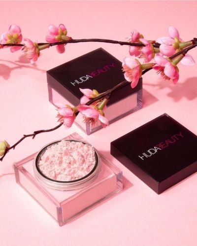 Huda Beauty Easy Bake Loose Powder – Cherry Blossom Cake
