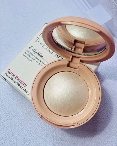 Rare Beauty Хайлайтър Enlighten 