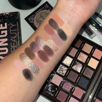 Huda Beauty Pretty Grunge Eyeshadow Palette