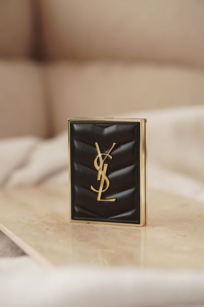 Yves Saint Laurent Couture Mini Clutch Eyeshadow Palette – 100 Stora Dolls